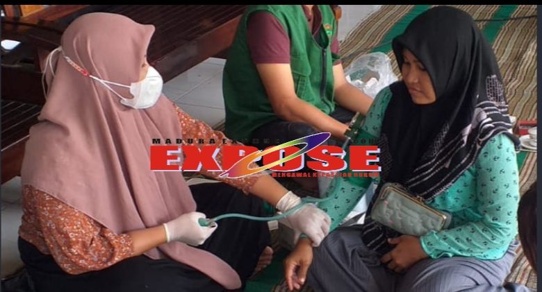 Pendampingan Vaksinasi, Babinsa Secara Dor To Dor Kerumah Warga Binaannya