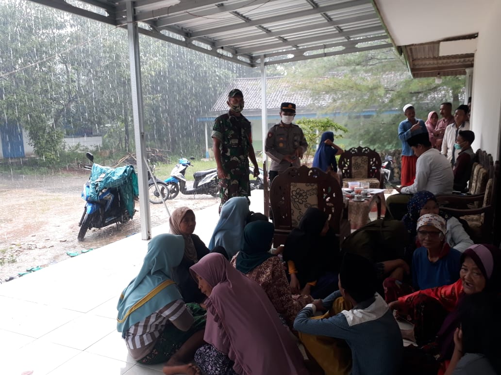 Babinsa Bersama Tiga Pilar Rutinkan Vaksinasi Door To Door di Kecamatan Batu Putih