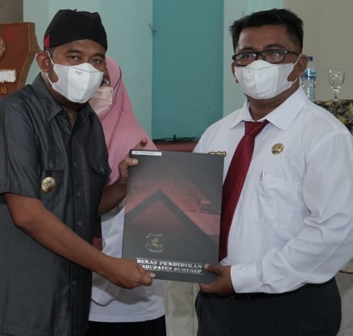 Sertifikat Ini Jadi Bukti Keseriusan Bupati Fauzi Soal Dunia Pendidikan