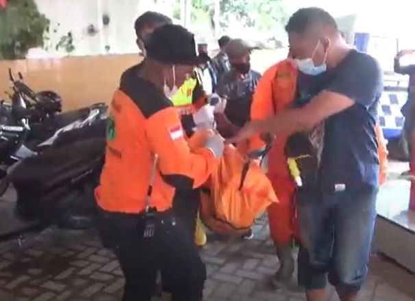 Ritual Maut di Pantai Payangan Jember