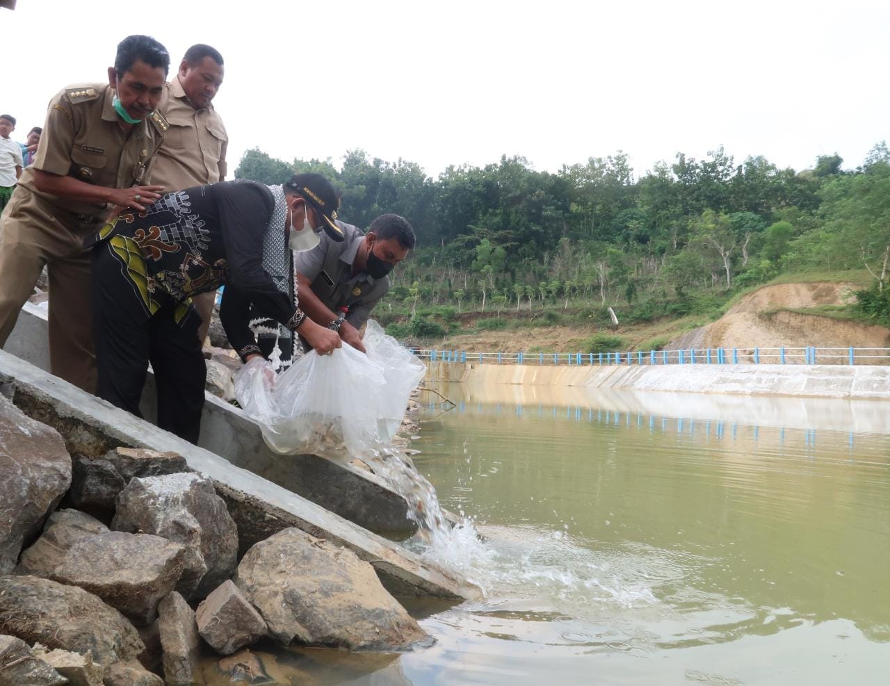Sempat Digoyang Isu Penolakan, Bupati Fauzi Resmikan Embung Montorna Sempat Digoyang Isu Penolakan, Bupati Fauzi Resmikan Embung Montorna