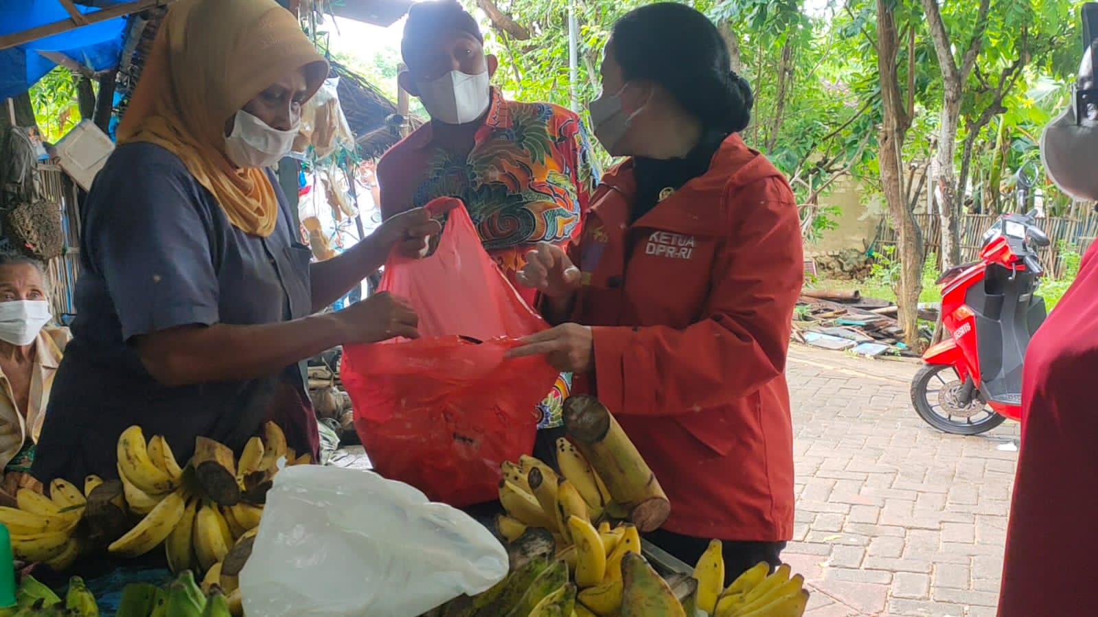 Pisang Sumenep Bikin Ngiler Puan Maharani, Bupati Fauzi Jadi Saksi