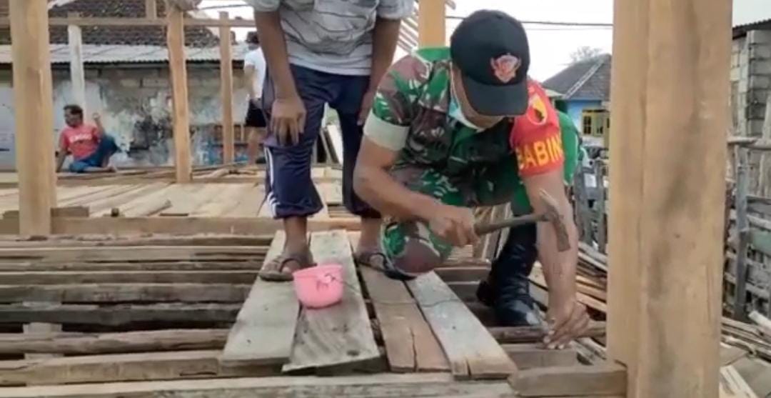 Babinsa 0827/19 Sapeken Tanamkan Komitmen ” Selalu Ada Dan Dekat Dengan Masyarakat”