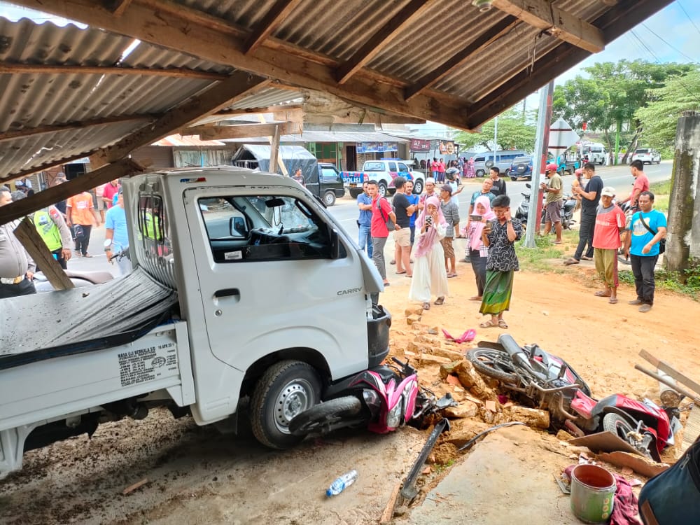 Boncengan Motor Beat, 2 Wanita Asal Bumbungan Bluto Dilarikan ke RSUD Setelah Dihantam Mobil Suzuki