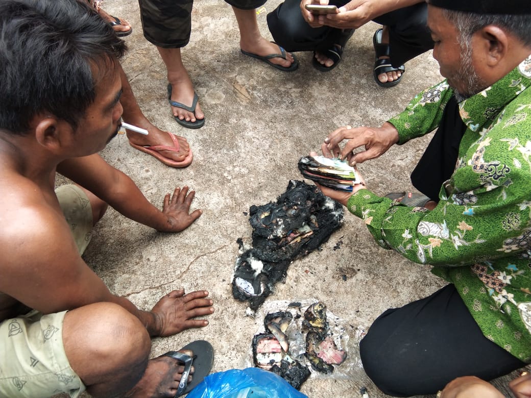 Pasca Penembakan, Sebuah Toko di Sumenep Ludes Terbakar