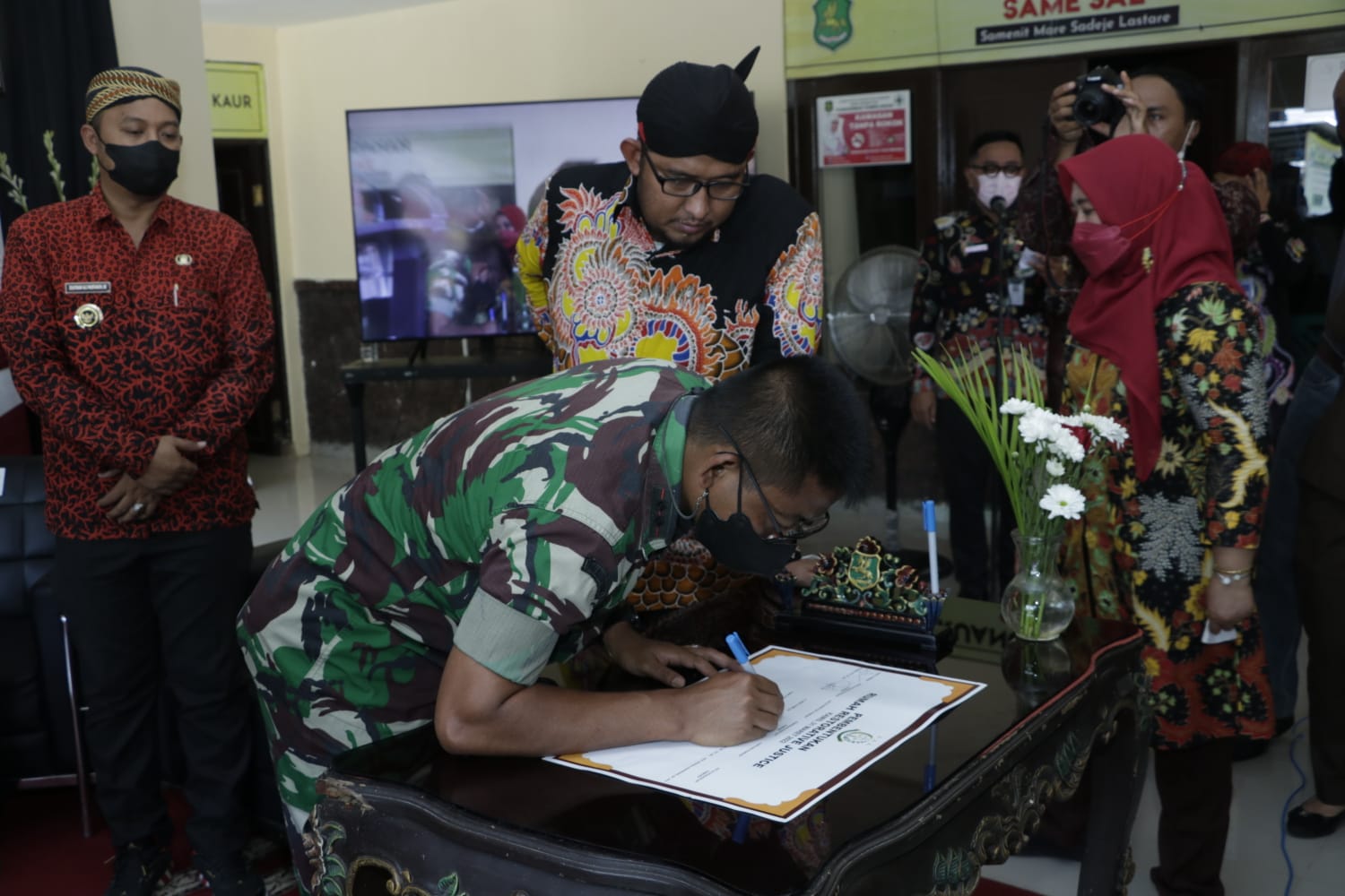 Dandim 0827/Sumenep Bersama Bupati Fauzi Hadiri Launching “Mandhapa” Rumah Restorative Justice
