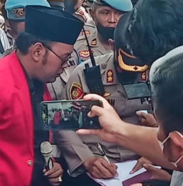Diminta Tanggung Jawab Soal Penembakan Anggotanya, Kapolres Sumenep: “Sudah ditangani Propam Polda Jatim”
