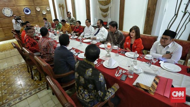 Pecah Koalisi Jelang Akhir Periode dan Upaya Bertahan Hidup Parpol