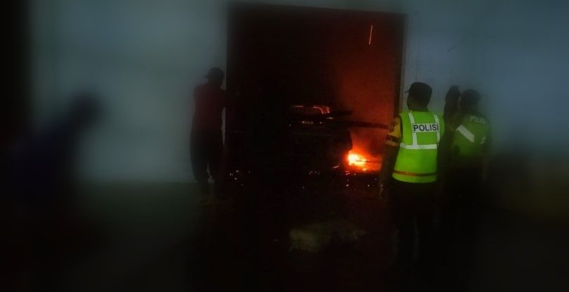 Polres Sumenep Belum Beberkan Penyebab Terbakarnya Mobil Innova Reborn Di Gudang Tembakau Kapedi