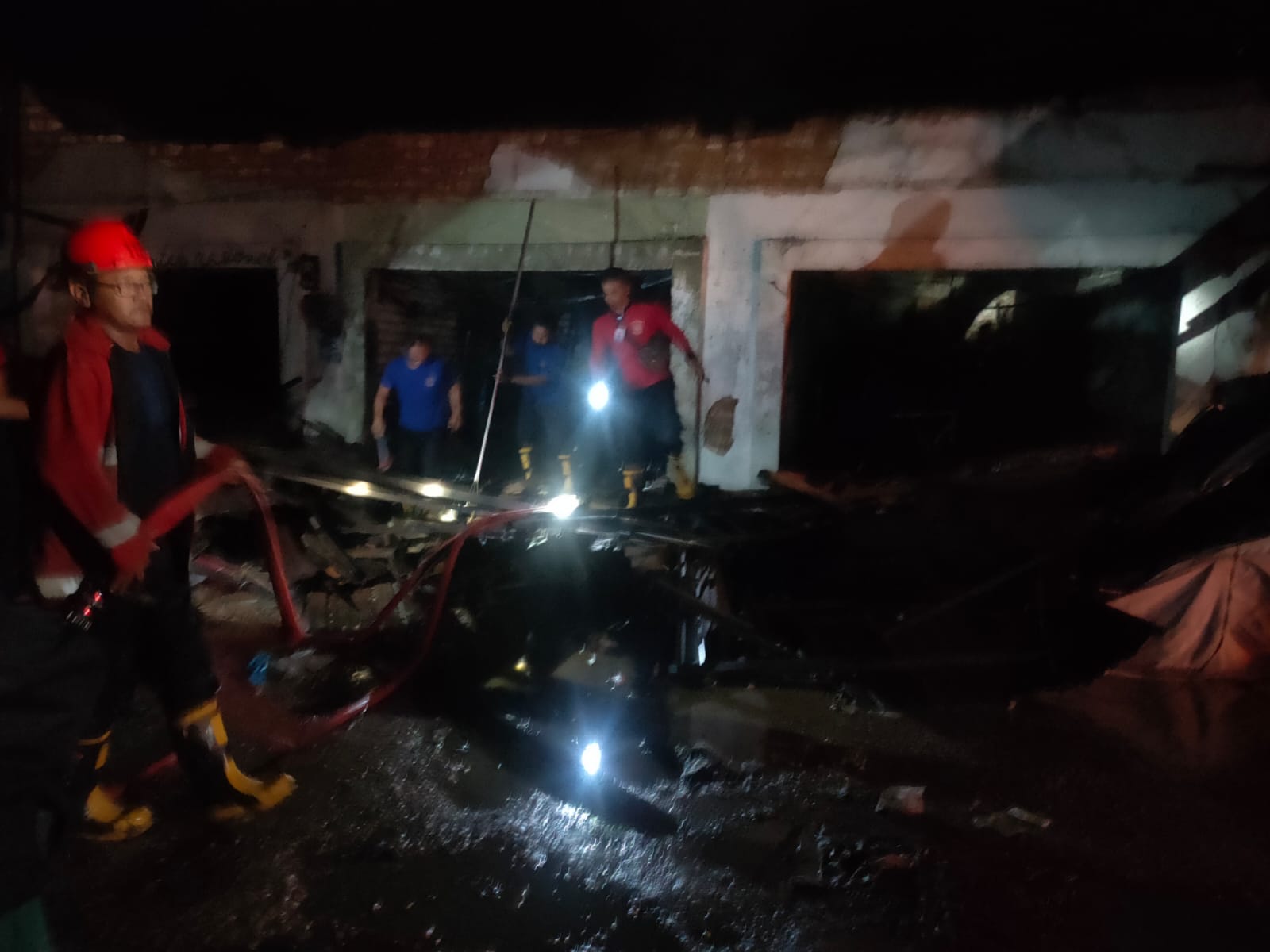 Pasar Lenteng Terbakar,4 Kios Ludes