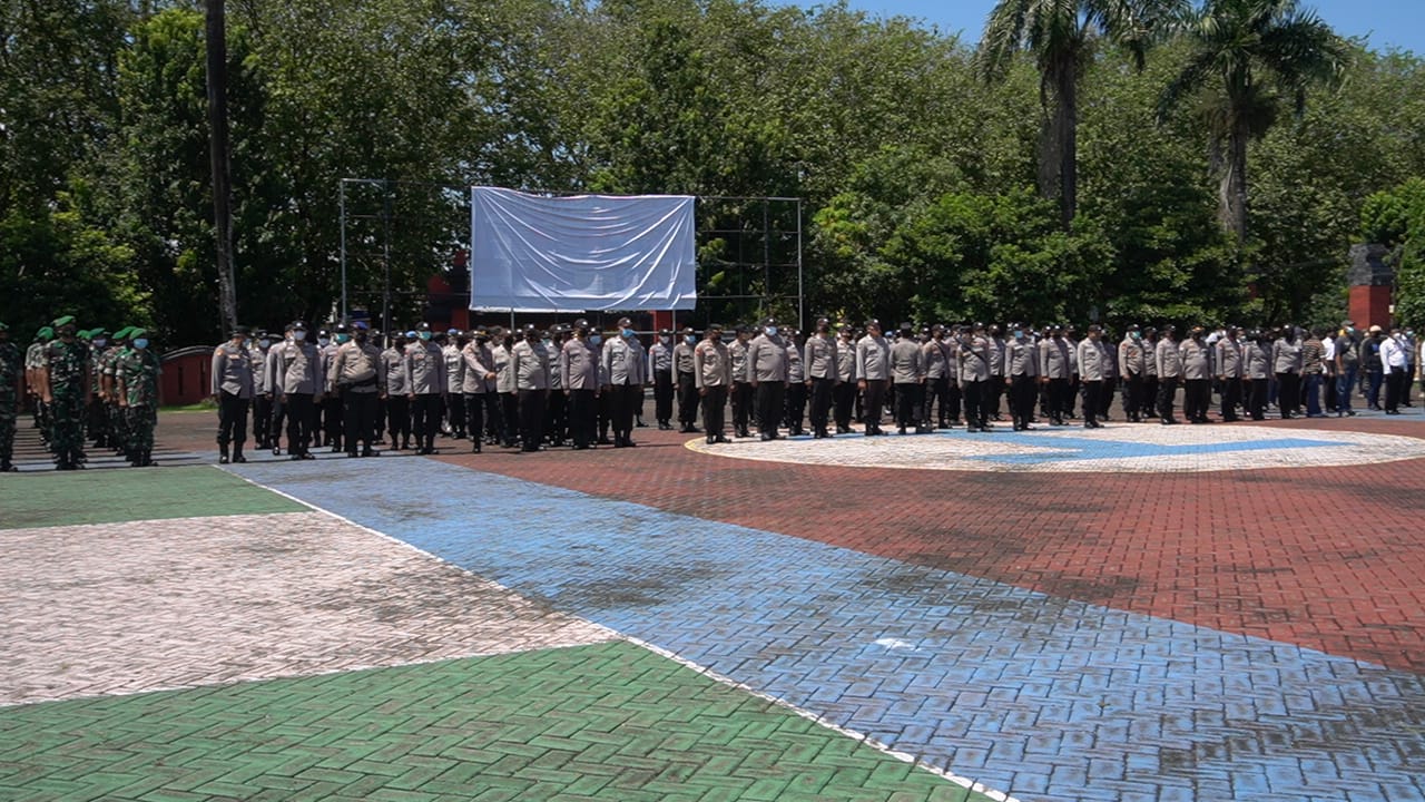 Anggota Kodim 0827/Sumenep Ikuti Apel Pengamanan Aksi Unjuk Rasa di Polres Sumenep