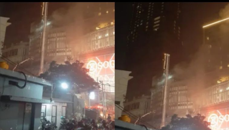 Tunjungan Plaza Surabaya Dilalap Api