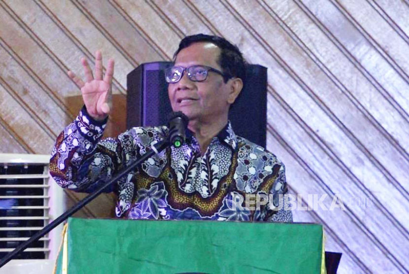 Mahfud Dilaporkan ke Bawaslu karena Diduga Curi Start Kampanye Mahfud Dilaporkan ke Bawaslu karena Diduga Curi Start Kampanye
