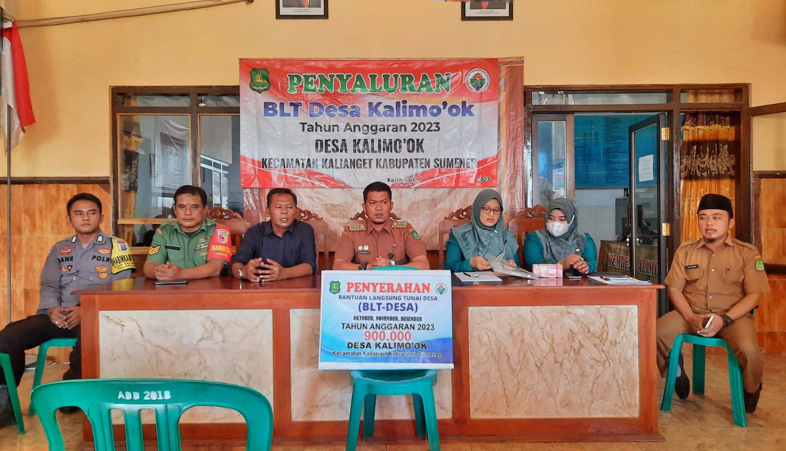 Babinsa Koramil 02/Kalianget Dampingi Penyaluran BLT DD Tahap 4