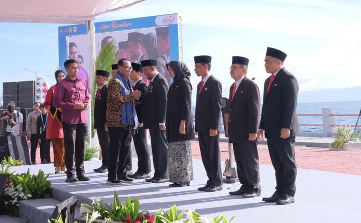Bupati Fauzi Terima Penghargaan Satyalencana Wirakarya Dari Presiden RI