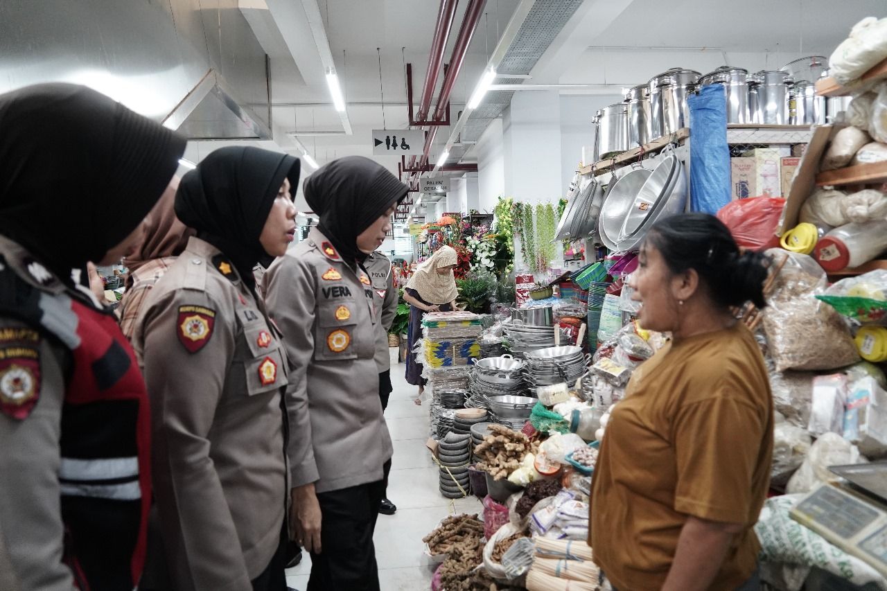 Jelang Nataru Polres Ponorogo Kunjungi Pasar Cek Persediaan dan Harga Bahan Pokok