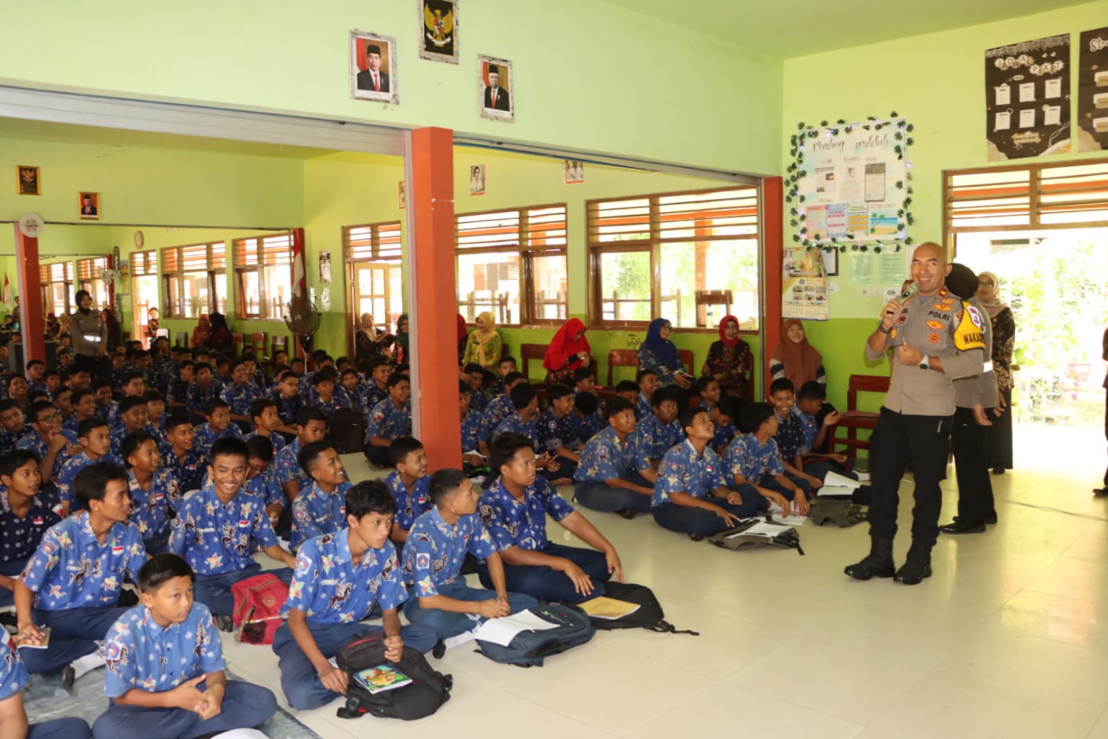 Wakapolres Gelar Binluh Pencegahan Bullying Dan Kenakalan Remaja di SMP Negeri 2 Sumenep