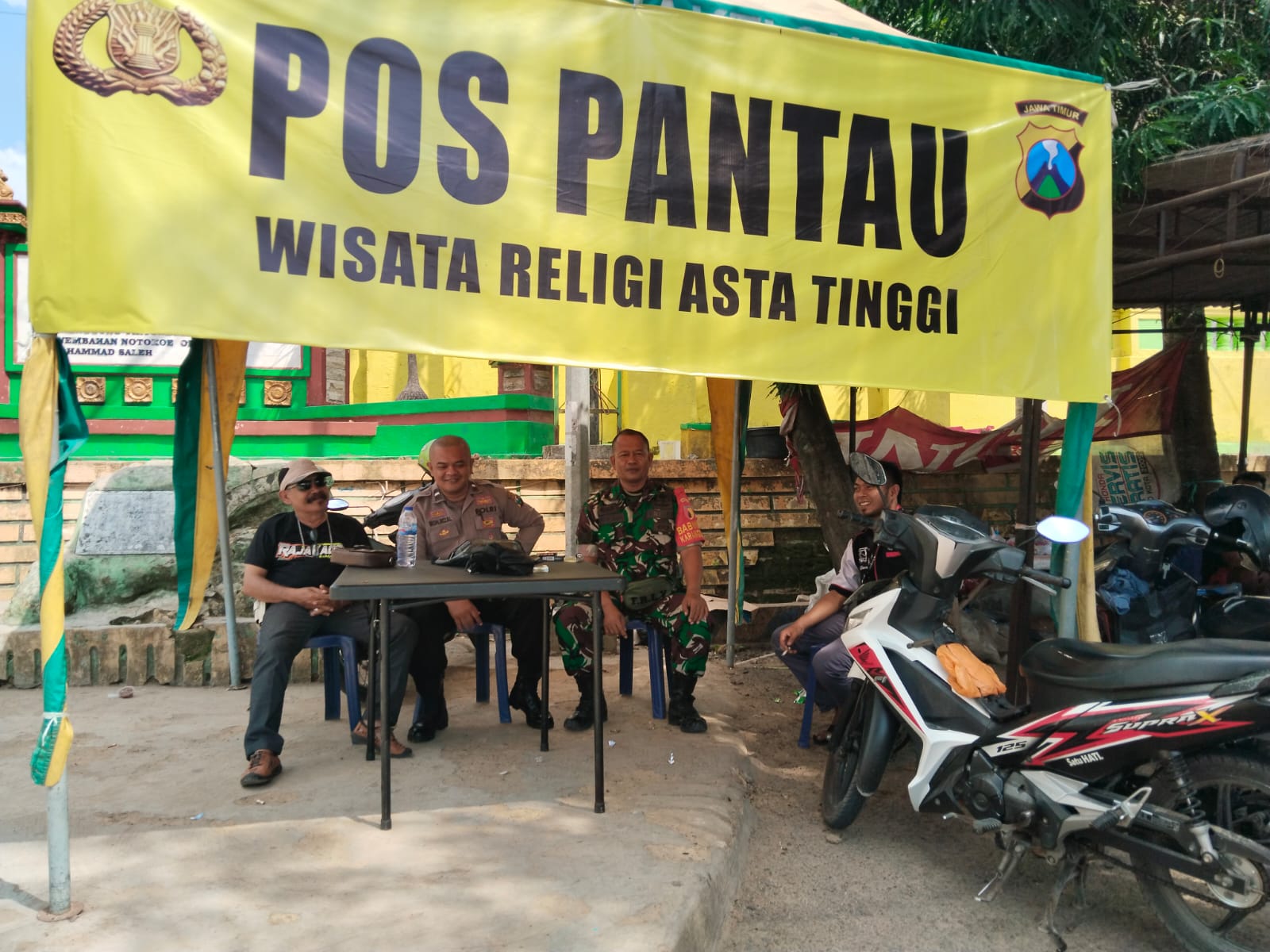 Babinsa Bersama Babinkamtibmas Laksanakan Pengamanan di Tempat Wisata Babinsa Bersama Babinkamtibmas Laksanakan Pengamanan di Tempat Wisata