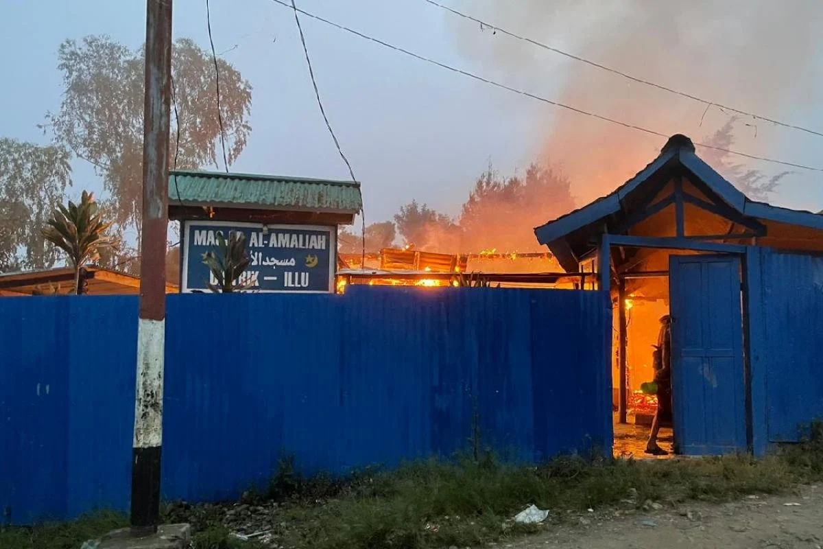 Masjid Al Amaliah Terbakar, Ada Botol Miras & Jejak Kaki