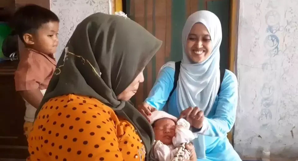 Pernah Viral di Sumenep! Bidan Cantik ini Lakukan hal Mengejutkan