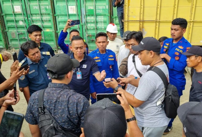 Polisi Amankan Satu Kontainer Berisi Rokok Cukai Palsu