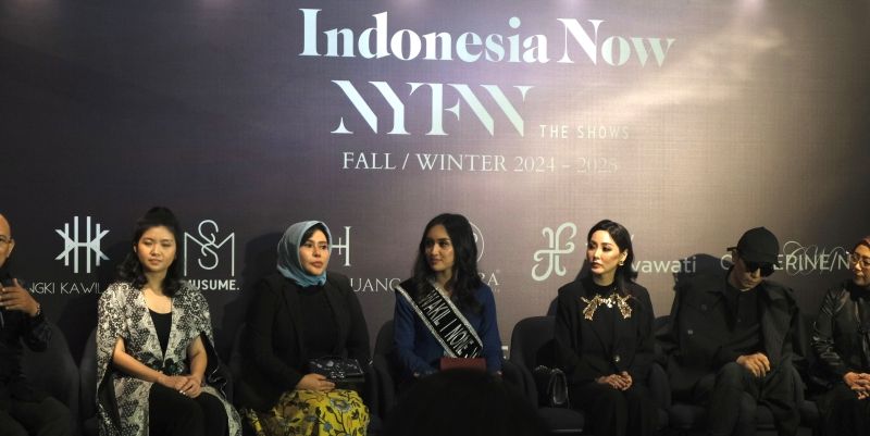 Ende Pamerkan Koleksi Tas Teranyar di New York Fashion Week