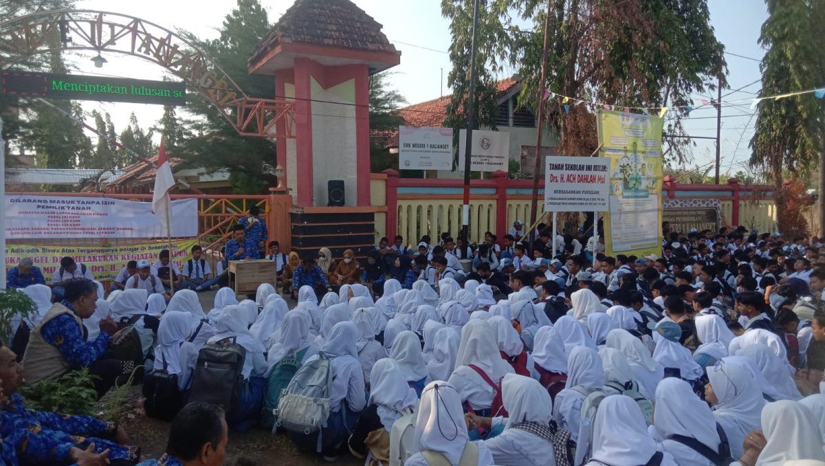 Kisah Ratusan Siswa Kalianget “Dilarang Masuk Tanpa Ijin Pemilik Lahan”