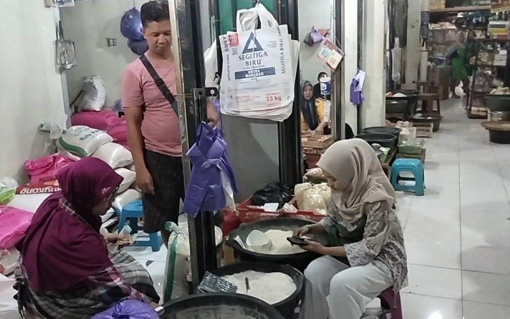 Harga Beras Melejit, Pedagang Terpaksa Ambil Untung Mepet