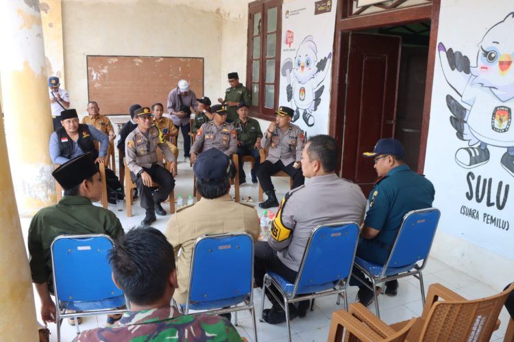 Kapolres Sumenep Cek Kesiapan Personil dan Pengamanan Pemilu 2024 di Pulau Gayam