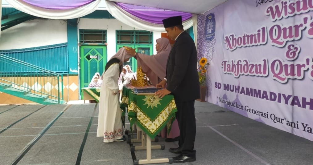 SDM 22 Surabaya Gelar Wisuda Khotmil – Tahfidzul Qur’an