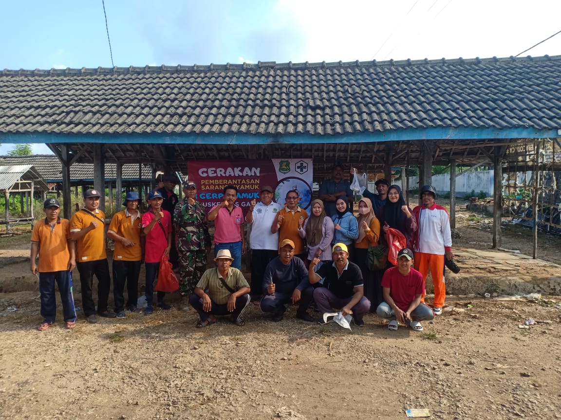 Cegah Demam Berdarah, Babinsa Karang Tengah Ikut Gerakan Pemberantasan Sarang Nyamuk