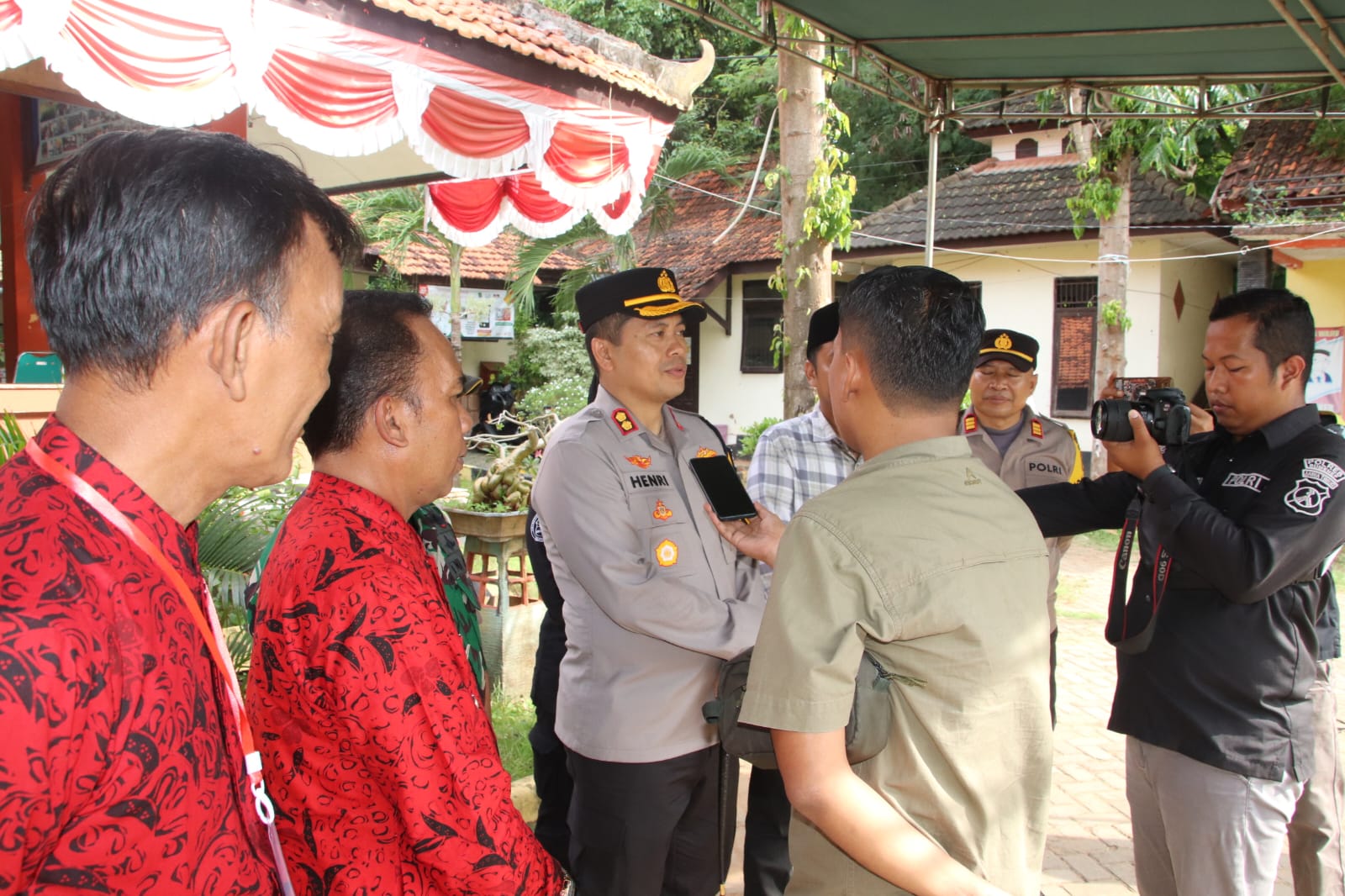 Kapolres Sumenep Tinjau Pelaksanaan Rapat Pleno Terbuka di Kecamatan Dungkek