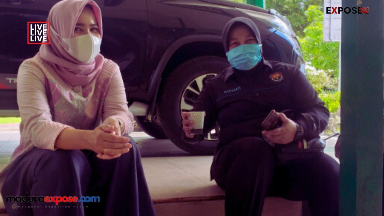 Momen Ketua Persit KCK Bersama Kasi Humas Polres Sumenep AKP Widiarti