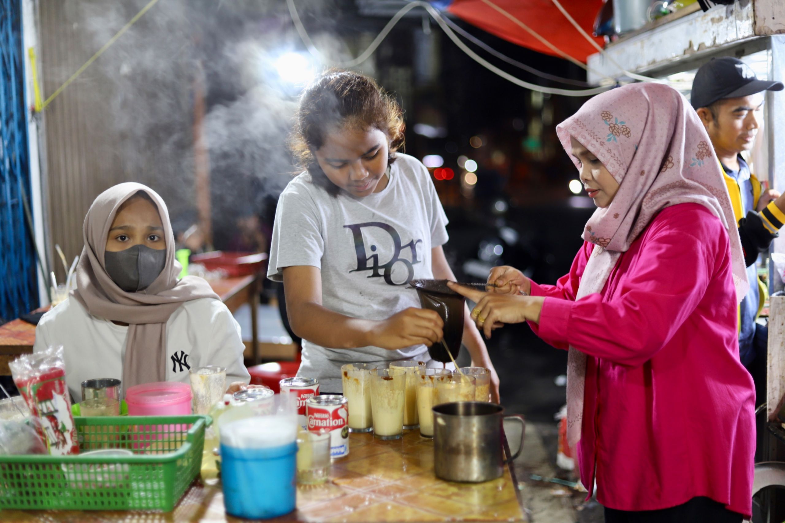 Pemilu Bawa Berkah untuk Pedagang Sekoteng dan Bandrek