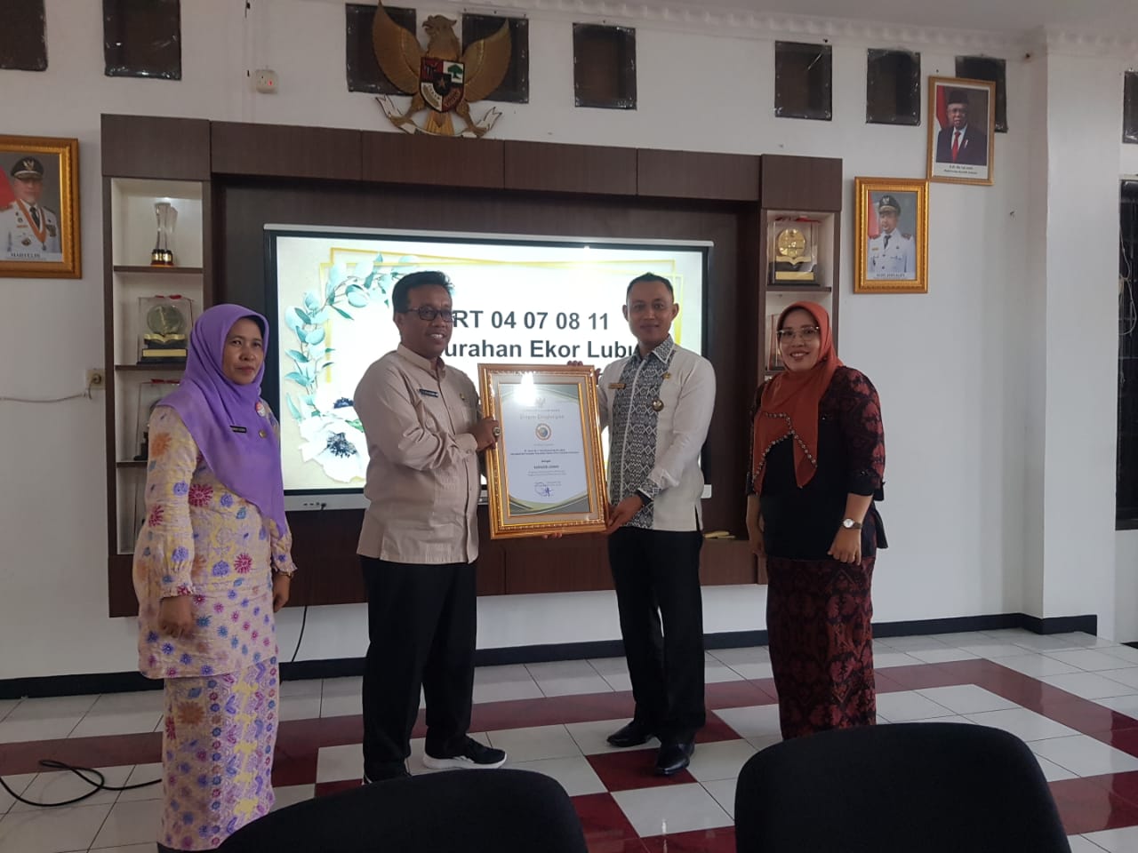 Kelurahan Ekor Lubuk Terima Sertifikat Proklim dari Pemprov Sumbar
