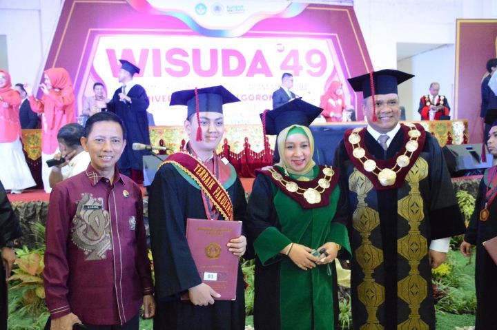 Kadis Kesehatan Provinsi Anang Otoluwa Hadiri Wisuda UNG