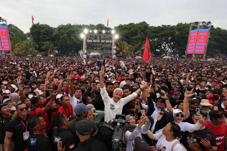 Ganjar ‘Terjun Payung’ ke Hajatan Rakyat Banyuwangi