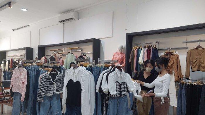 Marak E-commerce, Pedagang Busana di Ganding Mulai Sepi Pembeli