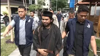 Gus Syamsudin Dijemput Paksa Polisi Gegara Bikin Video Viral Tukar Pasangan Suami Istri