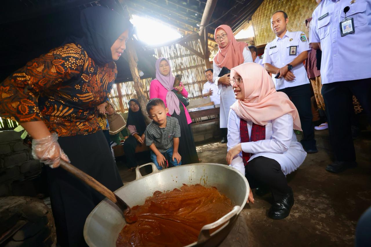 Melihat Produksi Gula Semut Organik di Kaki Gunung Ijen Banyuwangi