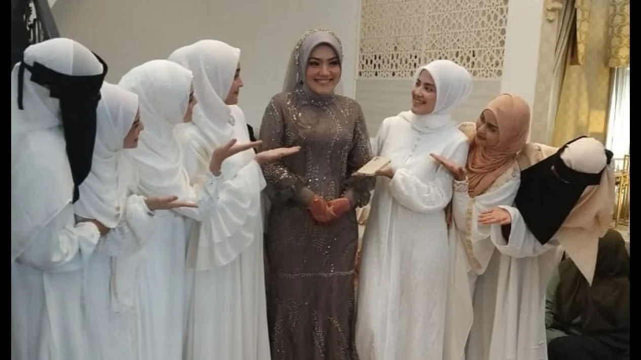 Syarifah Mona Hasinah Alaydrus, Istri Baru Habib Rizieq Ternyata Bukan orang Sembarangan