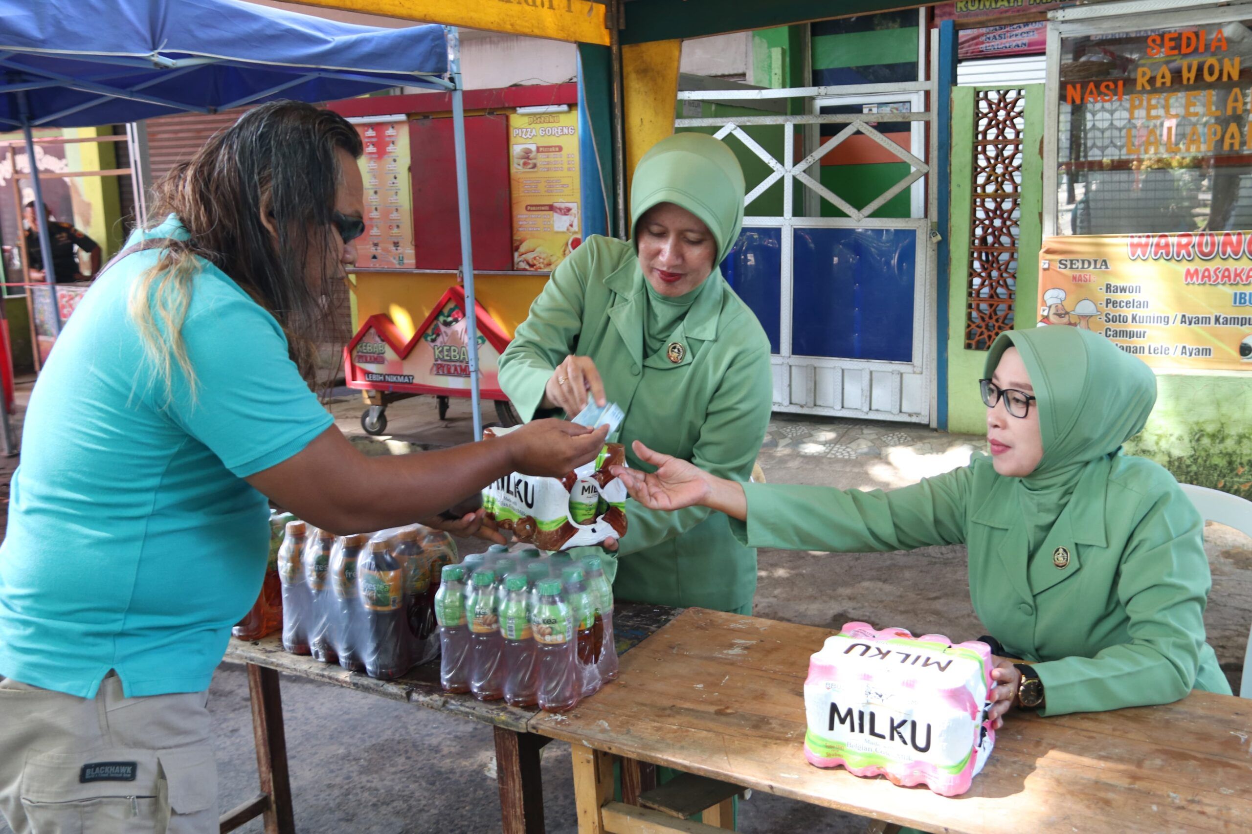 Kodim 0827/Sumenep Buka Bazar Murah Untuk Bantu Perekonomian Masyarakat