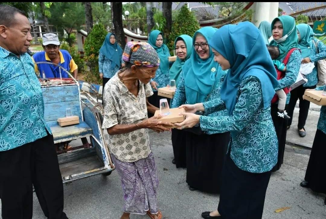 Nia Kurnia Fauzi Berbagi Cinta Diakhir Ramadhan