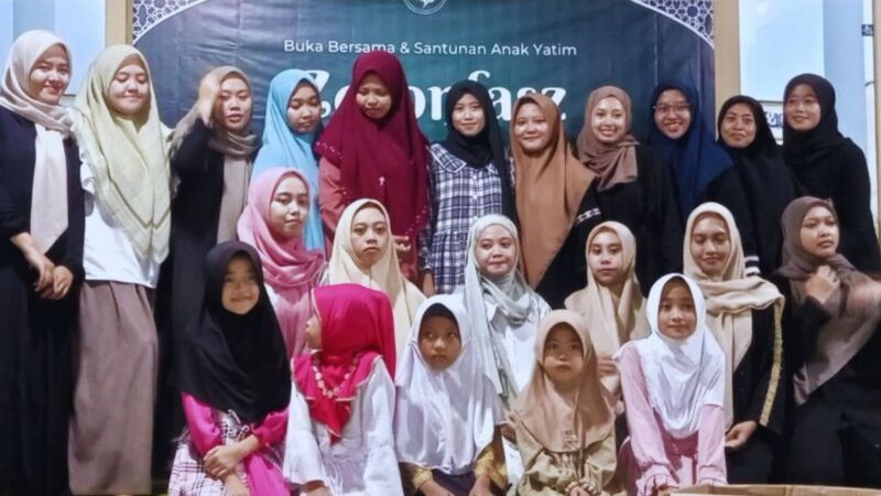 Alumni Santri Tahfidz Al-Amien Prenduan Santuni Anak Yatim