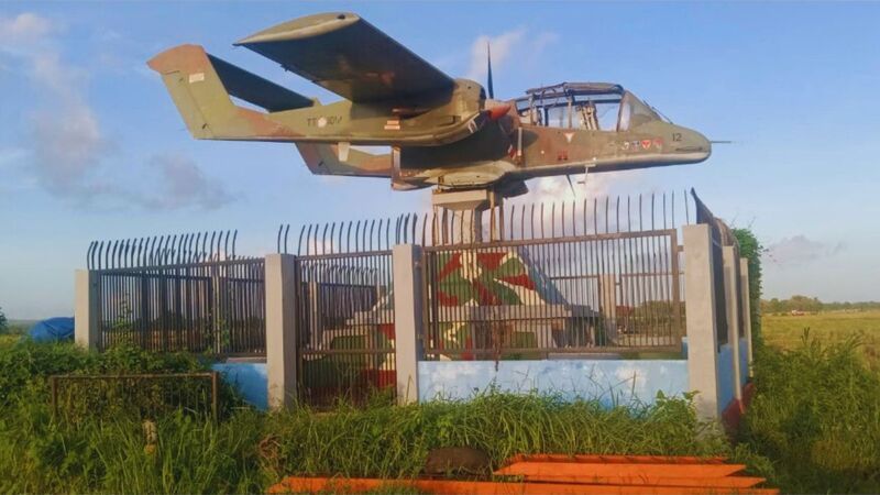 Monumen Pesawat OV-10 Bronco di Lapter Trunojoyo Sumenep