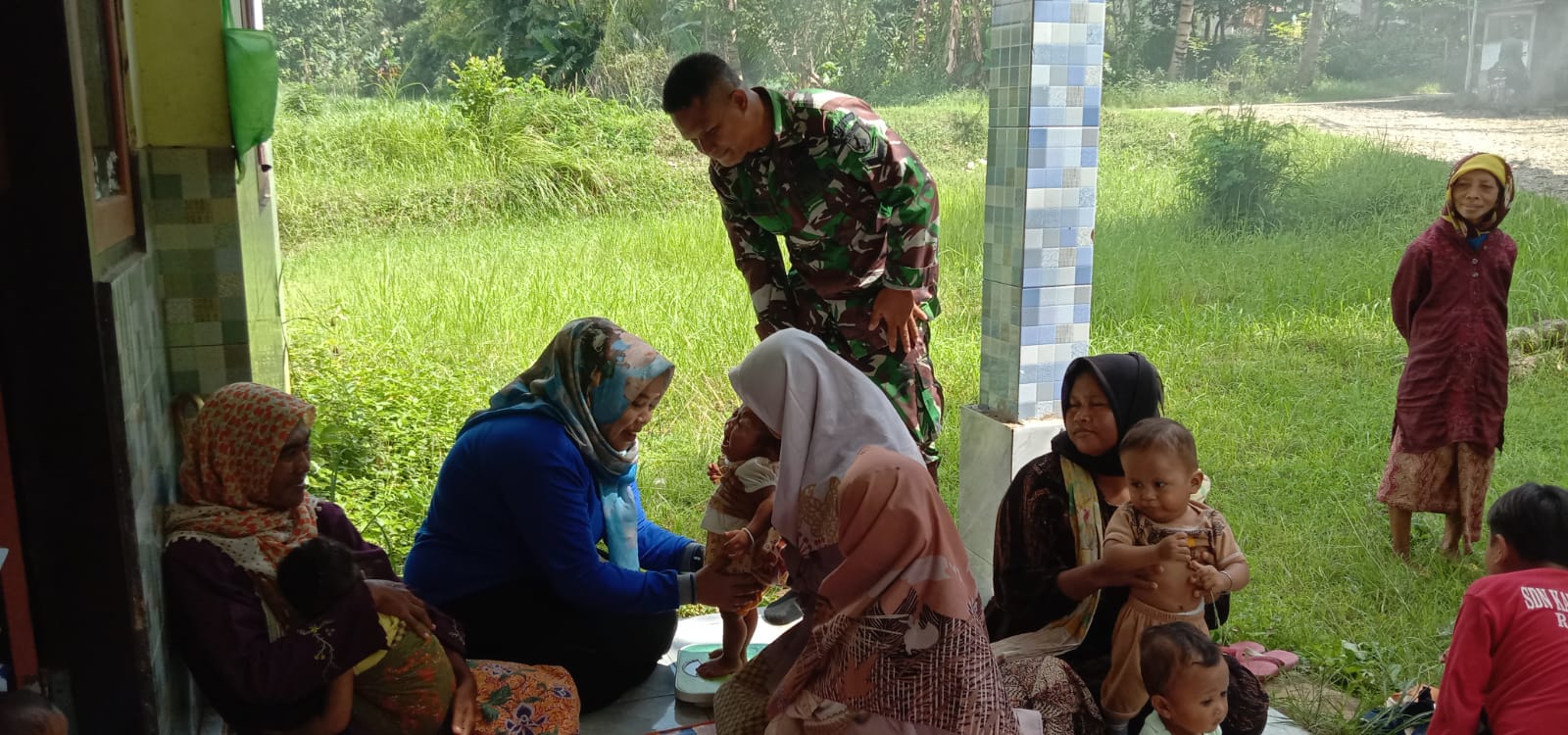 Peran Aktif Babinsa Klebengan dampingi Posyandu di desa binaan