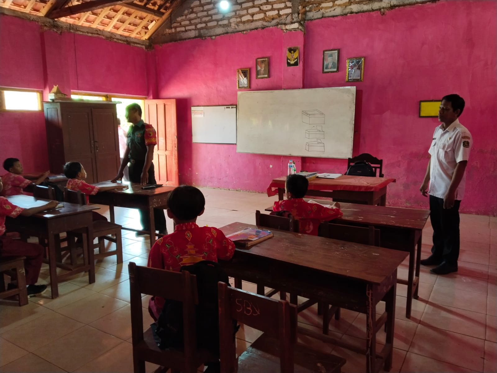 Program Babinsa Masuk Sekolah Sertu Bagus Beri Edukasi Pengenalan Pancasila