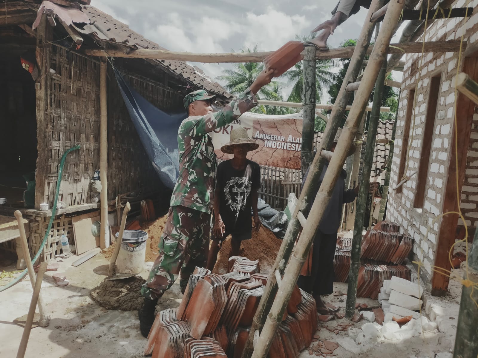 Program RTLH di Kecamatan Batu putih Sudah Masuk Tahap Pemasangan Atap Genteng