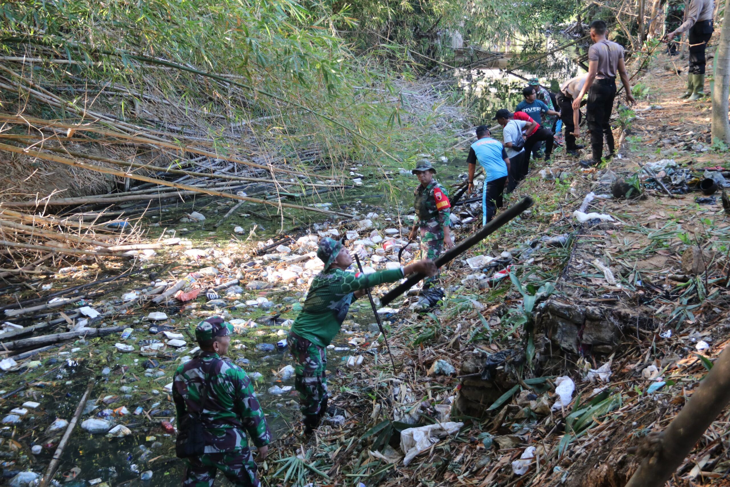 Aksi Bersih Sungai, Sukseskan Program KASAD TMMD 121 Kodim 0827/Sumenep