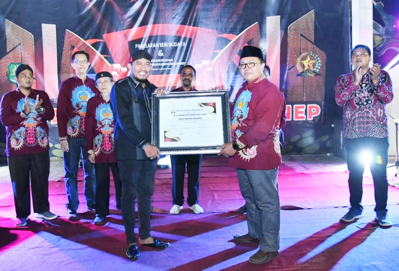Bupati Fauzi Terima Anugerah “Bapak Moderasi Agama”